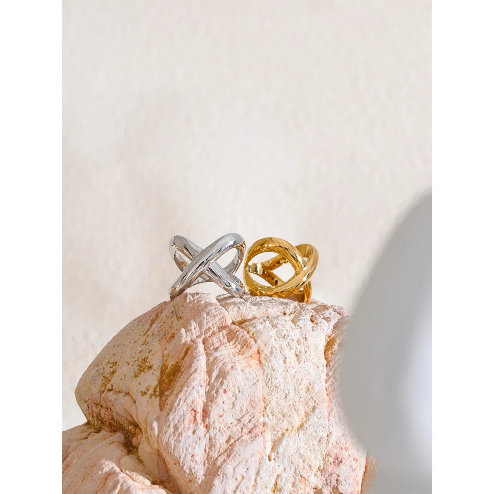 Anello Geometrico a X – Acciaio Inossidabile Placcato (Oro o Platino)
