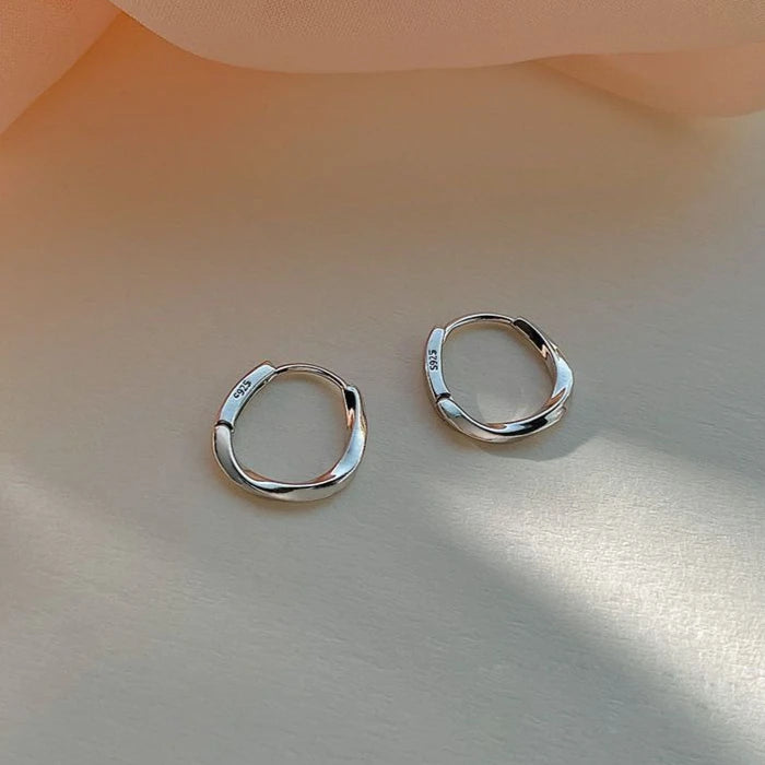 Collezione Orecchini “Cerchio Prezioso” – Eleganza Discreta per Ogni Occasione
