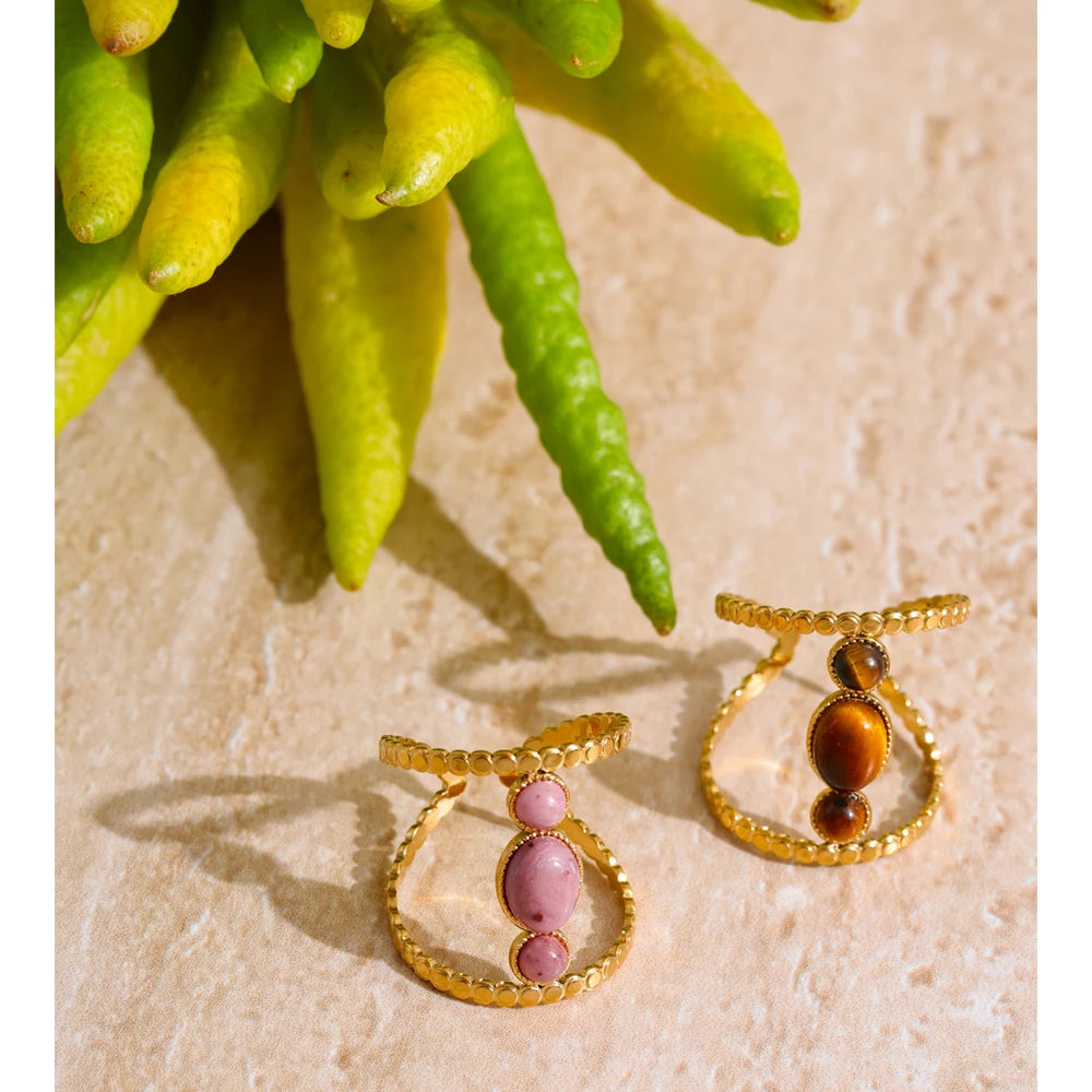 Anello “Stone Balance” – Pietra Naturale & Acciaio Dorato