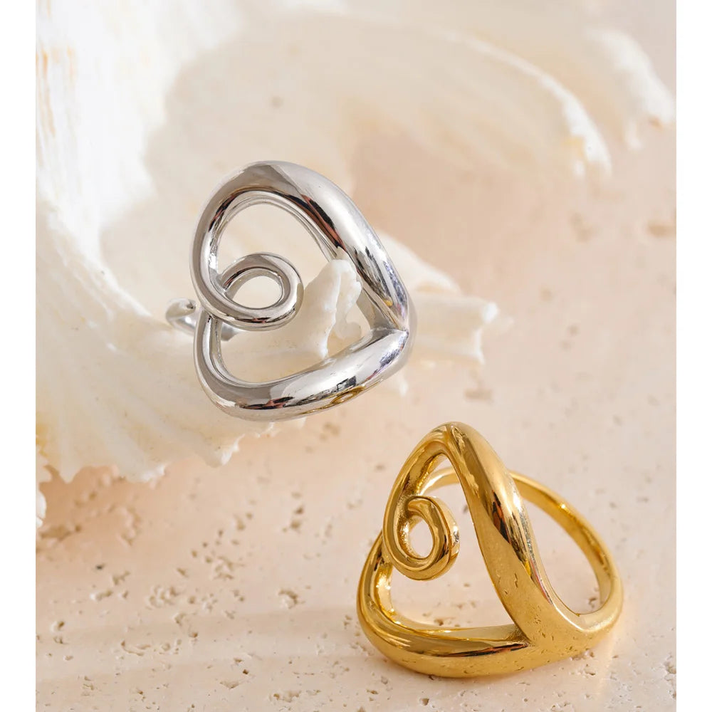 Anello Cuore Minimalista in Acciaio – Finitura Dorata o Argento