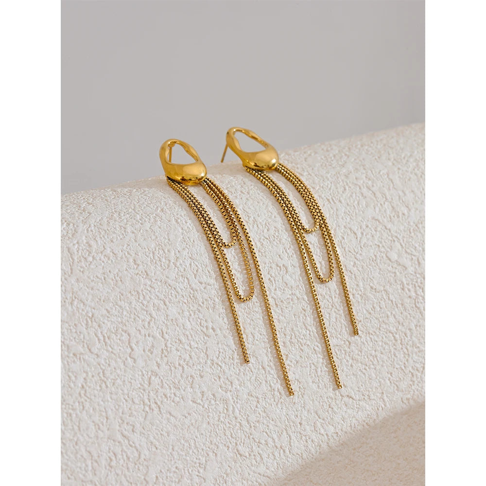 Orecchini “Flusso di Luce” – Design moderno con catene pendenti