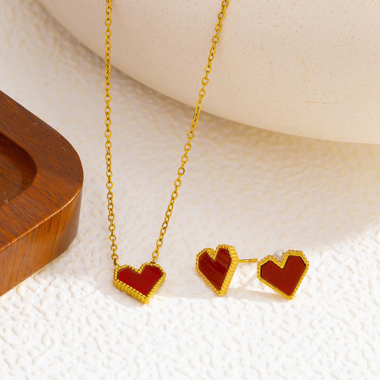Set minimalista collana e orecchini a cuore rosso