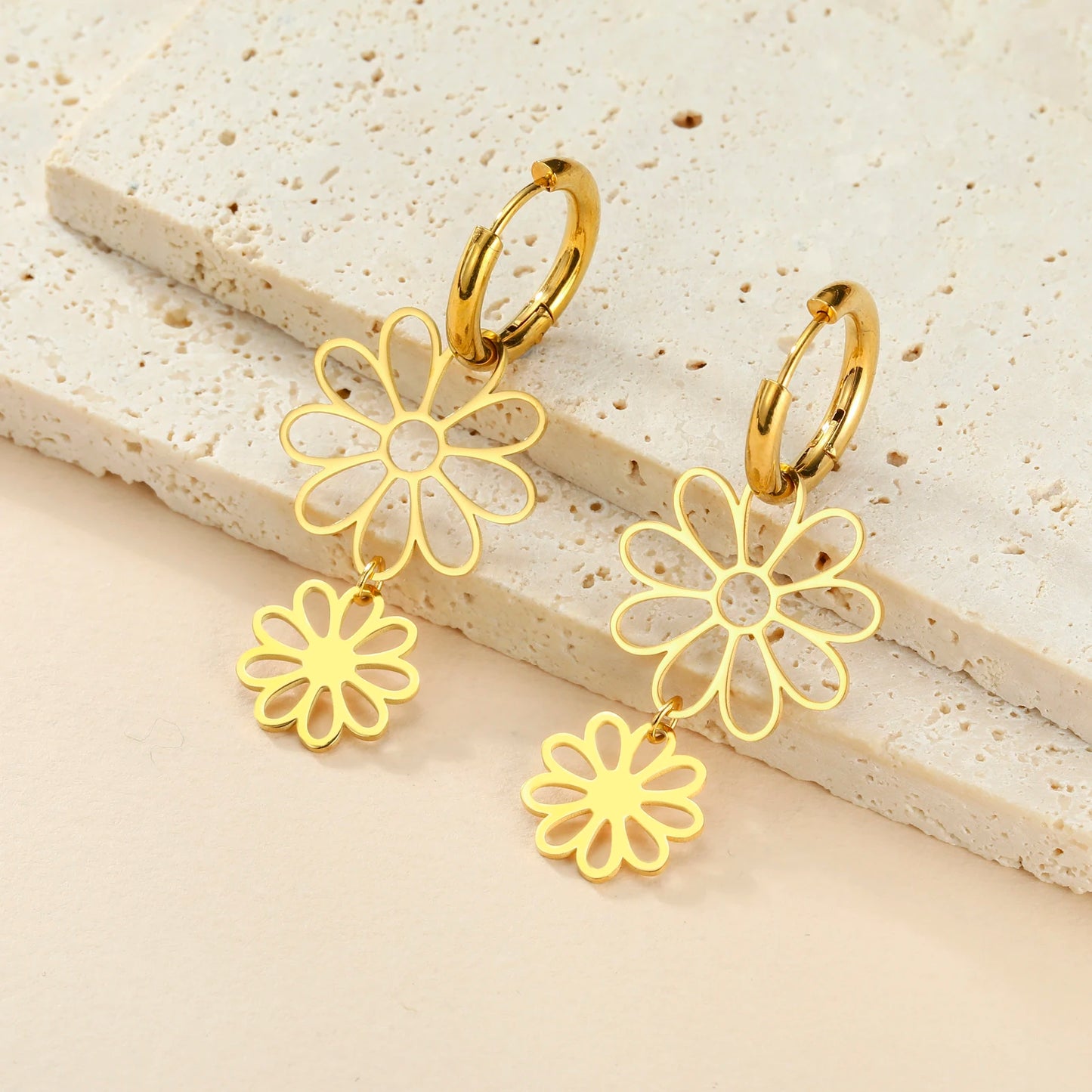 Orecchini a cerchio con fiore a nove petali – Stile bohémien