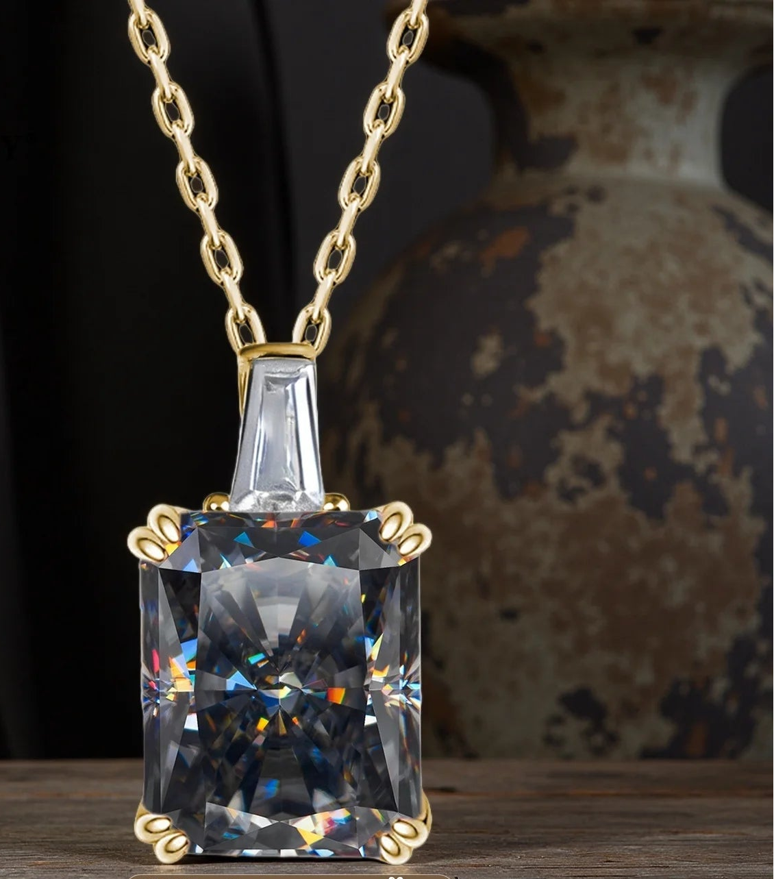 Collana “Blue Radiance” – Taglio Ghiaccio