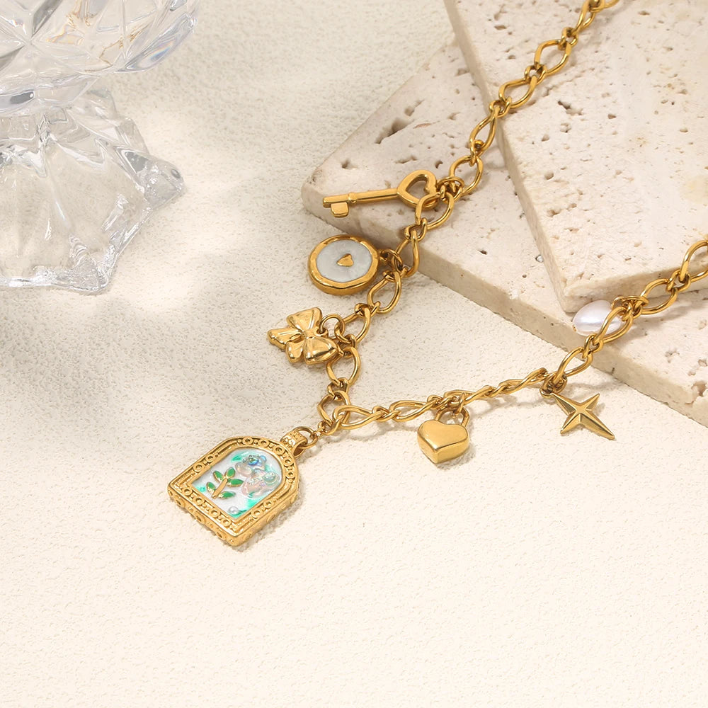 Collana con ciondolo fiore smaltato – 2 varianti rosa o azzurro – Acciaio dorato