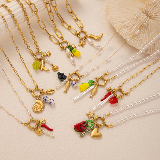 Collezione “Charms Mediterranei” – 9 Collane con Ciondoli in Acciaio Inossidabile Placcato Oro