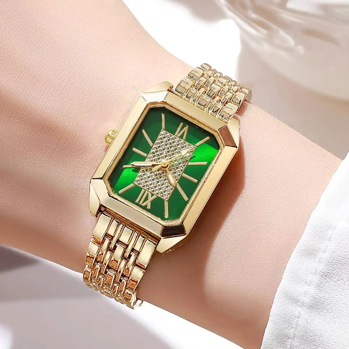 Orologio “Golden Starline” – Eleganza Rettangolare