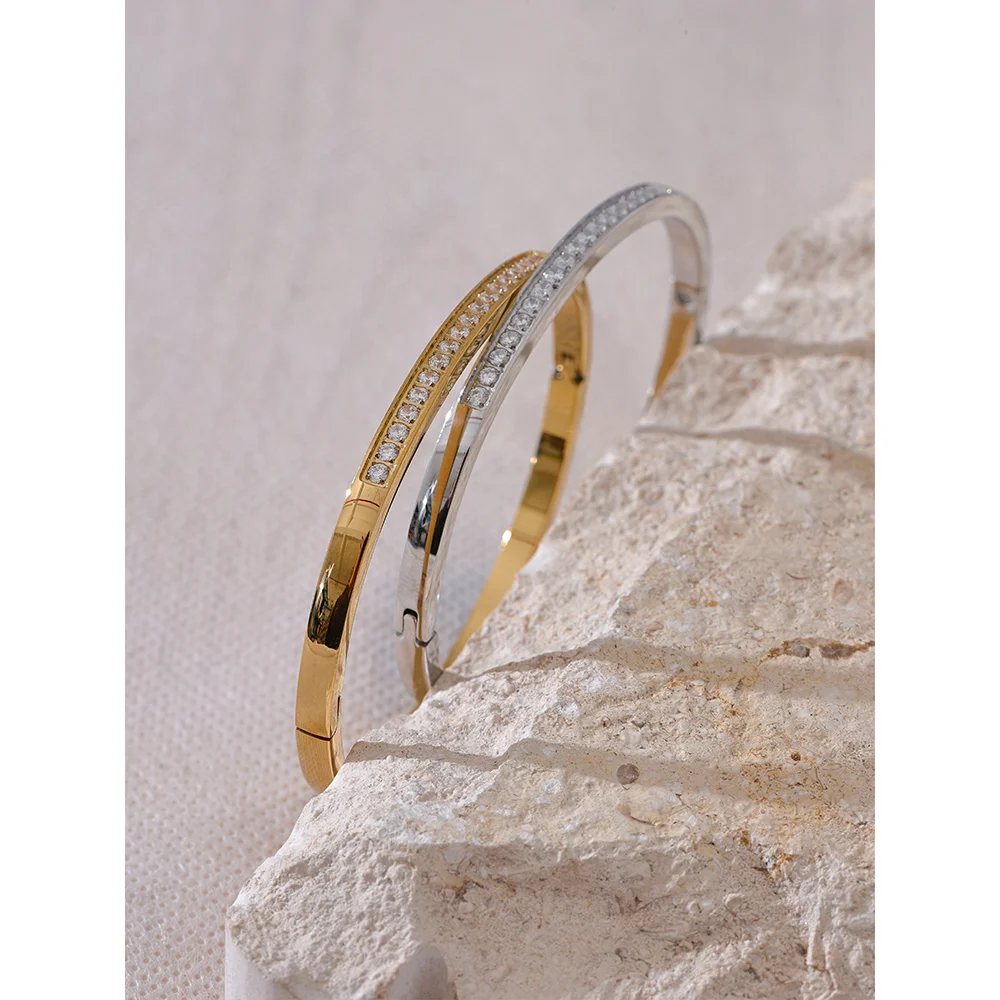 Bracciale Rigido con Zirconi – Acciaio Inossidabile Placcato Oro 18K o Platino | Eleganza Quotidiana