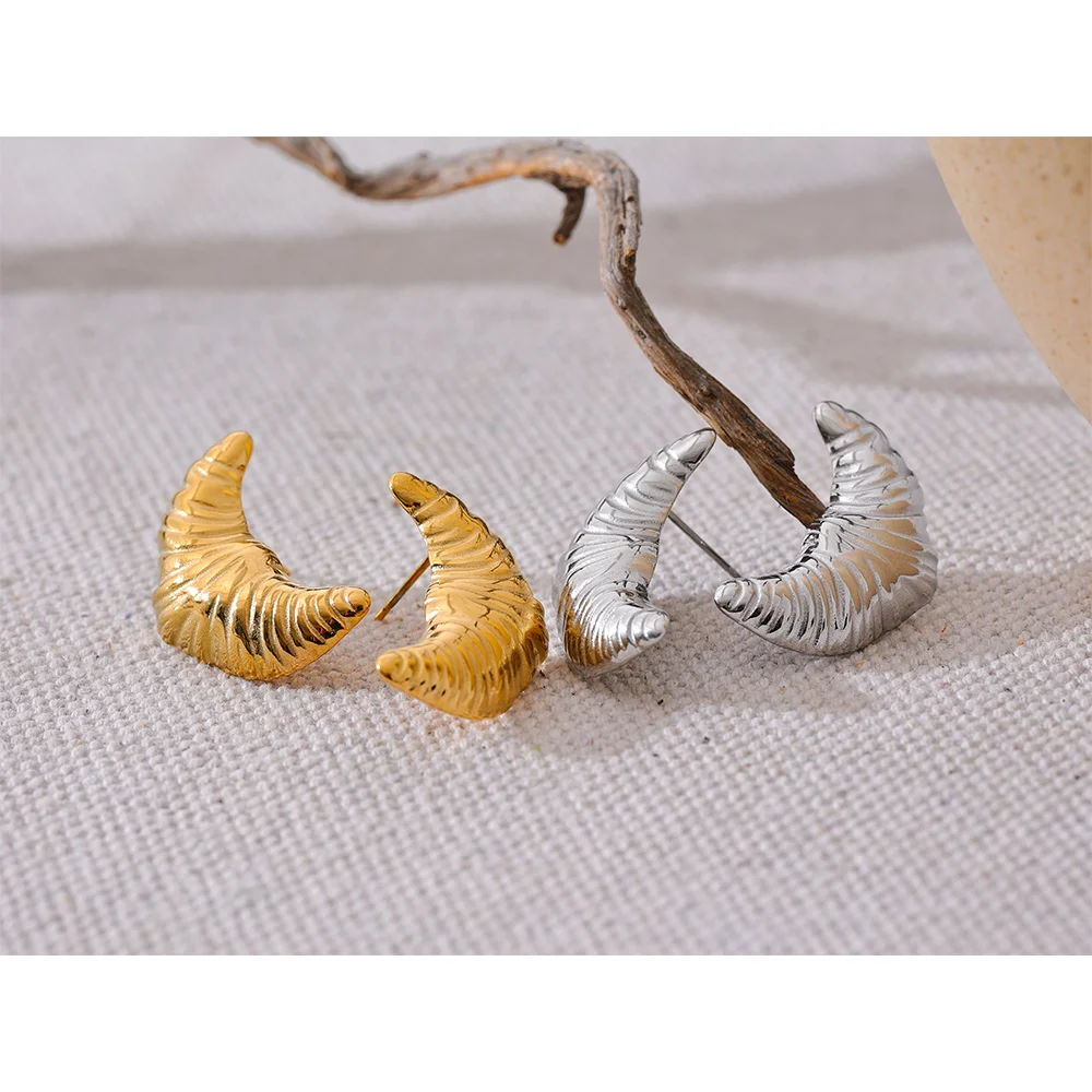 Orecchini Luna Croissant – Eleganza Dorata e Argento Lucente