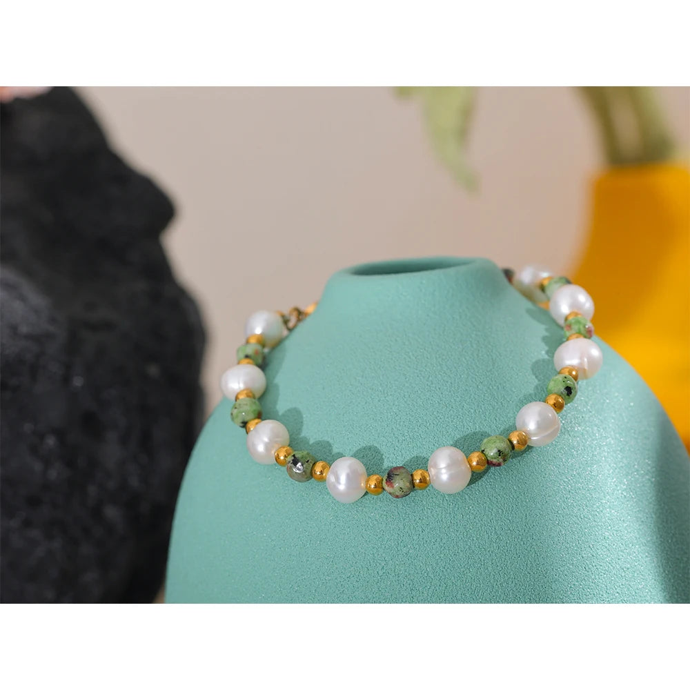 Bracciale con perle d’acqua dolce e pietre naturali