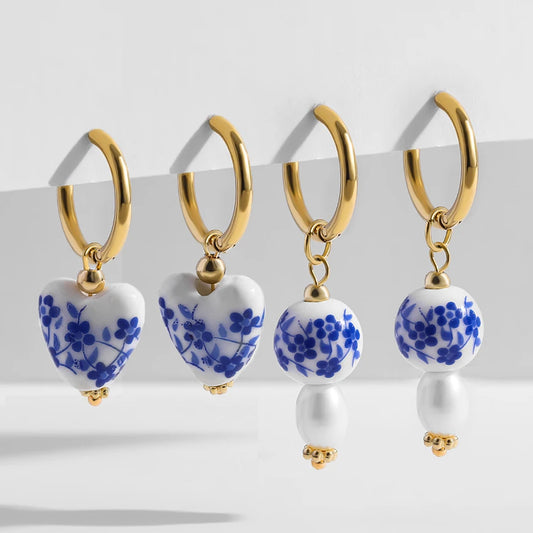 Collezione Orecchini “Cuore di Mare” – Asimmetrie floreali con perle e ceramica