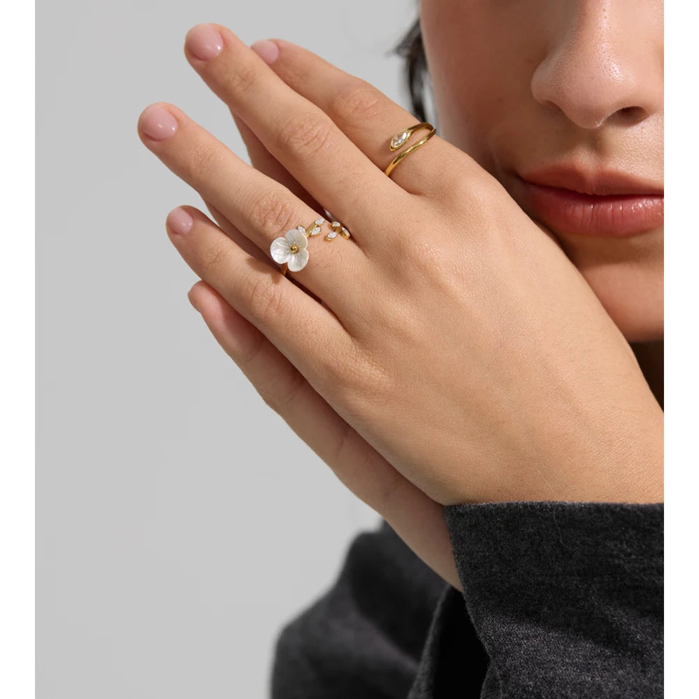 Anello “Serpent Twist” – Linee Avvolgenti