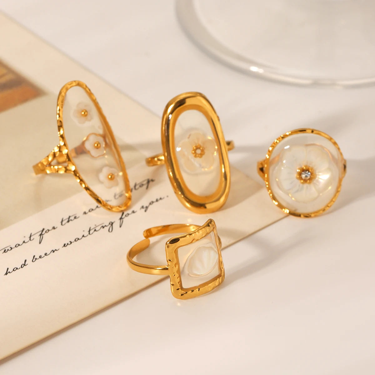 Anello aperto con fiore di conchiglia – Acciaio inossidabile placcato oro 18K