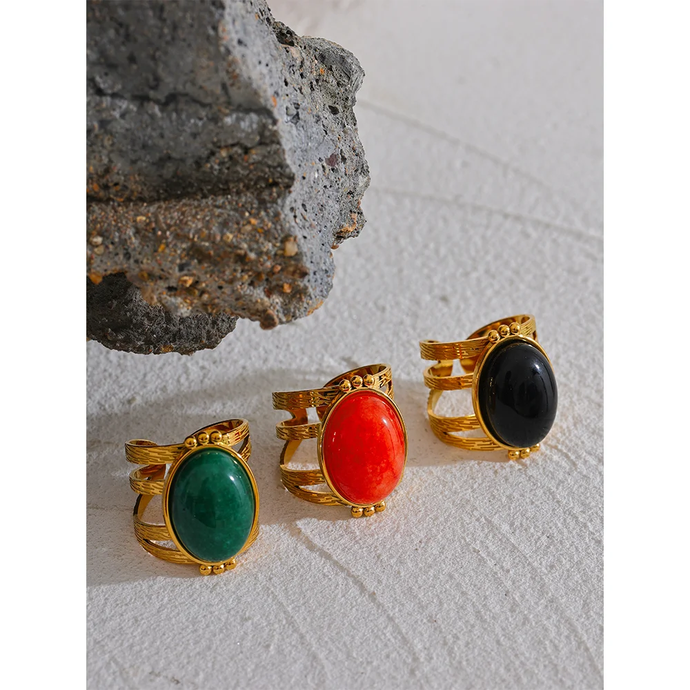 Anello “Gemma d’Oro” – Fascia intrecciata con pietra colorata
