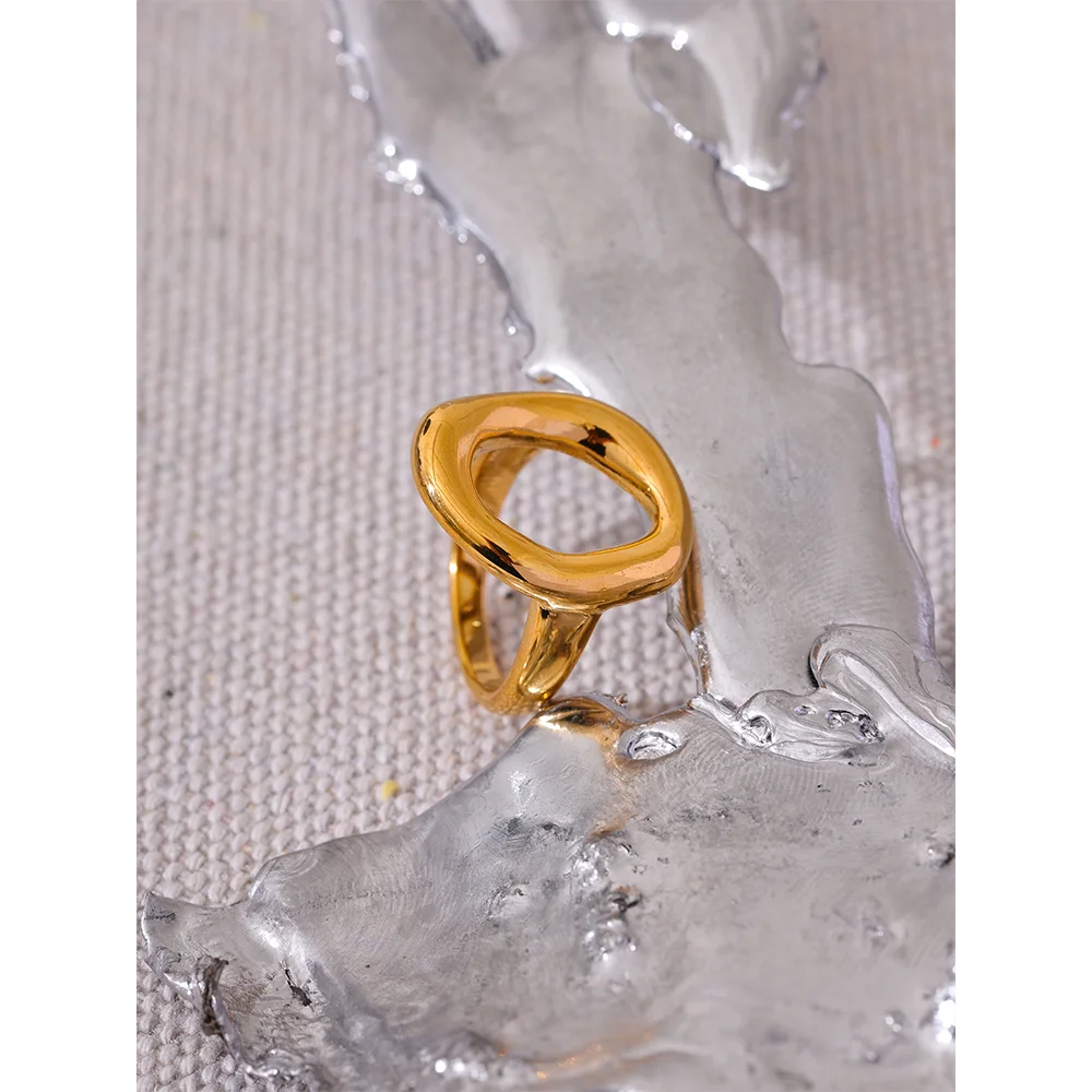 Anello Minimalista Dorato – Design Geometrico in Acciaio Inossidabile