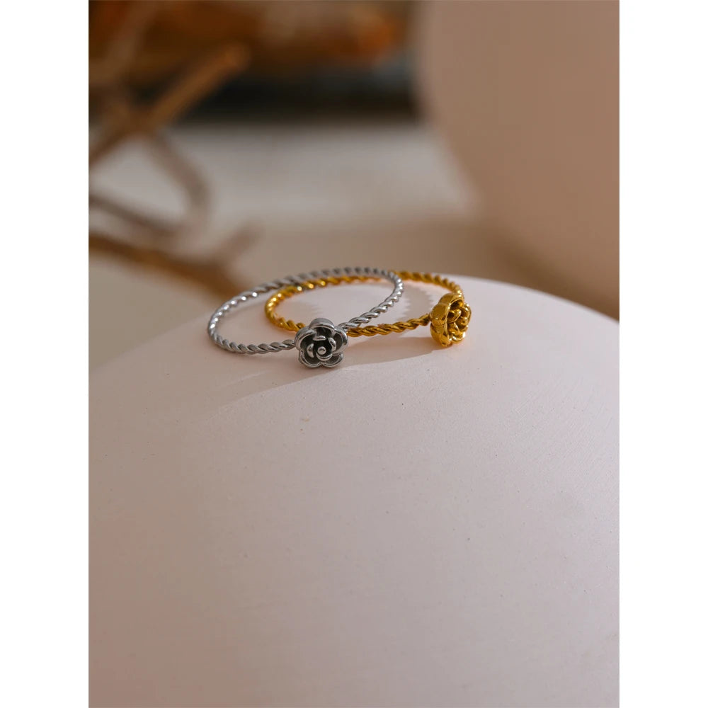 Anello con Fiore Intagliato – Acciaio Inossidabile Oro o Argento