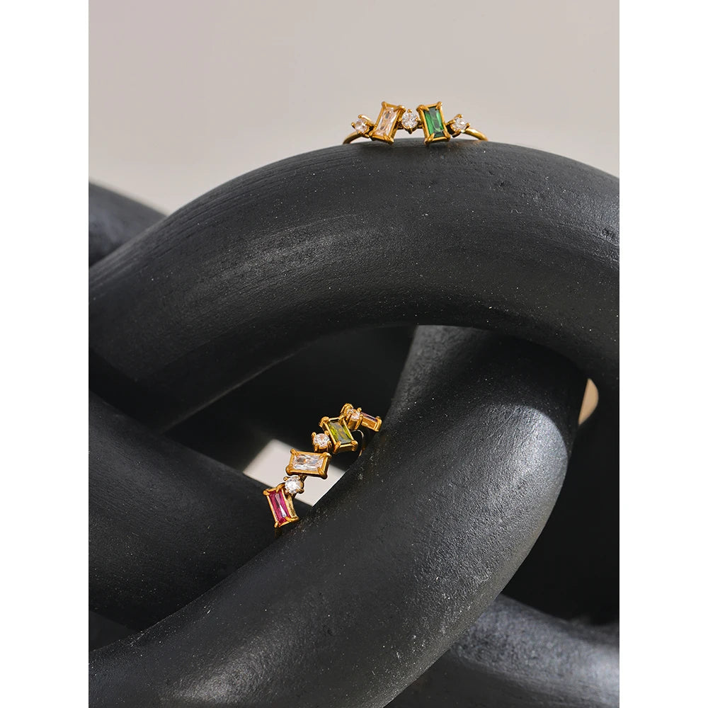 Anello Chic Bling – Eleganza Colorata in Zirconi Cubici