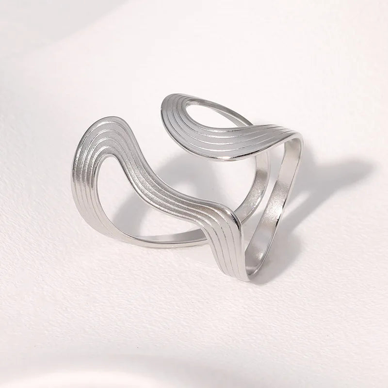 Anello Minimal Chic – Eleganza Creativa
