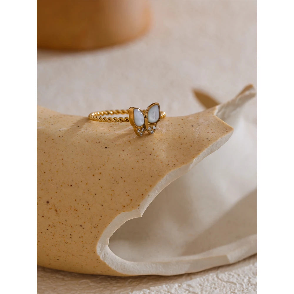 Anello Farfalla di Perla – Eleganza Naturale in Acciaio Oro