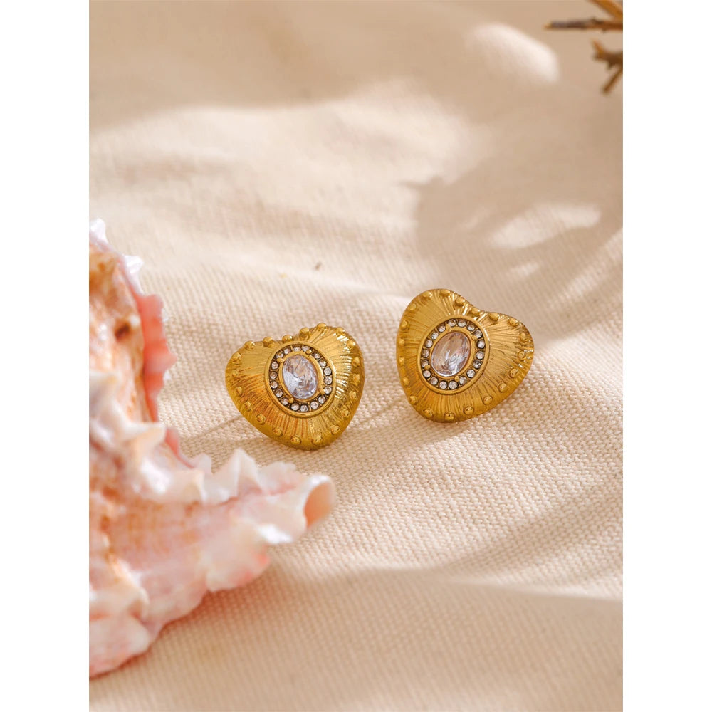 Orecchini a Cuore Dorati con Zirconi – Eleganza Romantica
