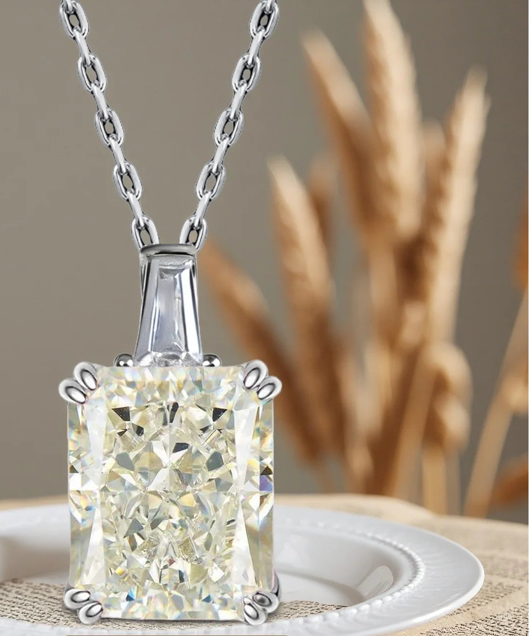 Collana “Blue Radiance” – Taglio Ghiaccio