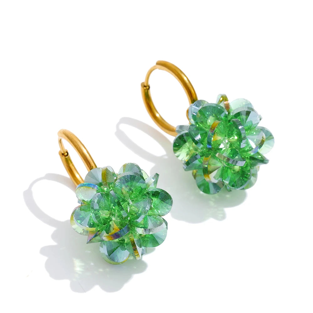 Orecchini “Crystal Bloom” – Cerchi Dorati & Sfera di Cristallo