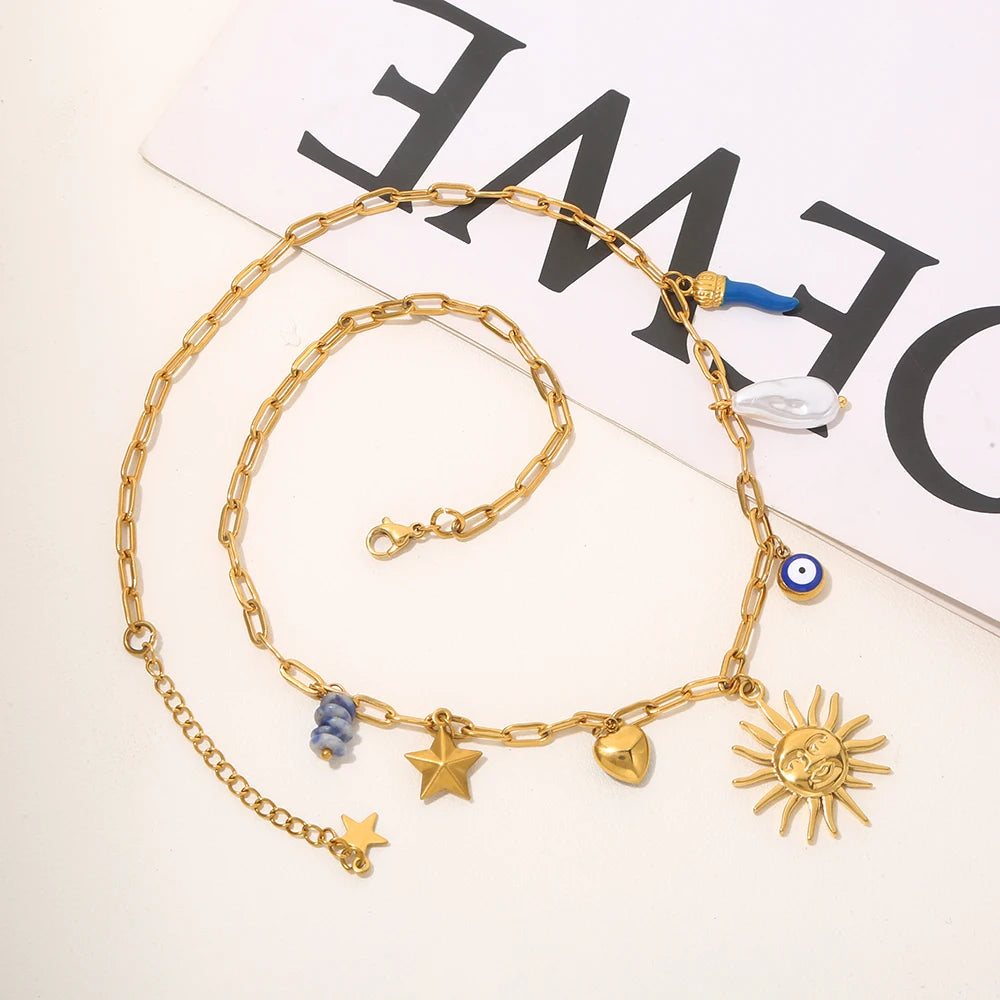 Collana Amuleto con Sole e Charm Colorati – Acciaio Inossidabile Dorato con Ciondolo Peperoncino (Giallo o Blu)