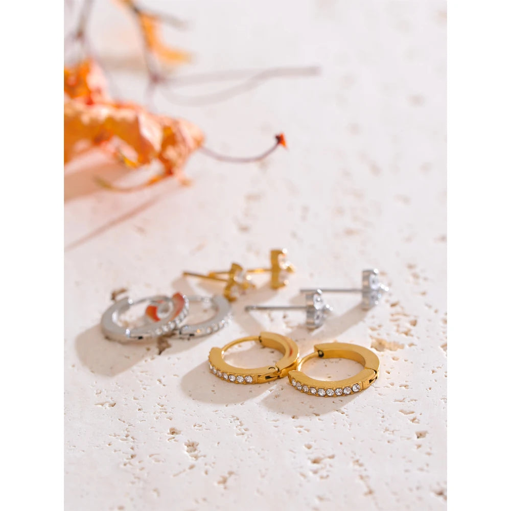 Set Orecchini “Luce d’Eleganza” – 2 paia con zirconi in acciaio placcato oro e platino