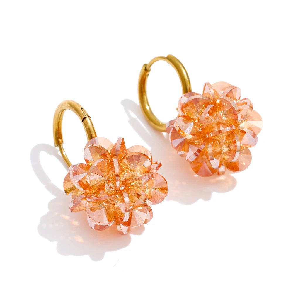 Orecchini “Crystal Bloom” – Cerchi Dorati & Sfera di Cristallo