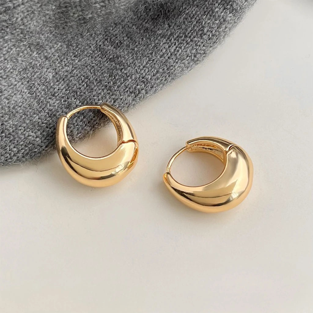Collezione Orecchini “Cerchio Prezioso” – Eleganza Discreta per Ogni Occasione