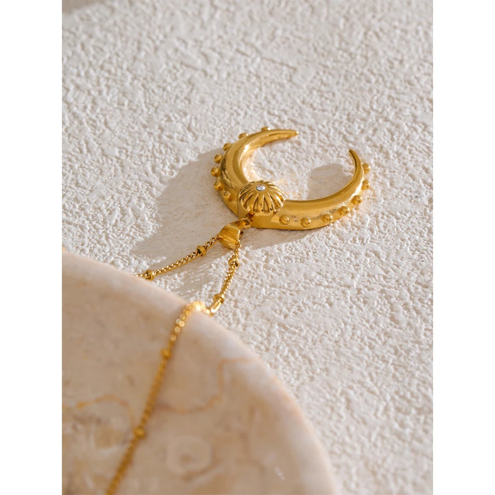 Collana Luna Dorata – Acciaio Inossidabile Placcato Oro 18K | Ciondolo a Mezzaluna Chic