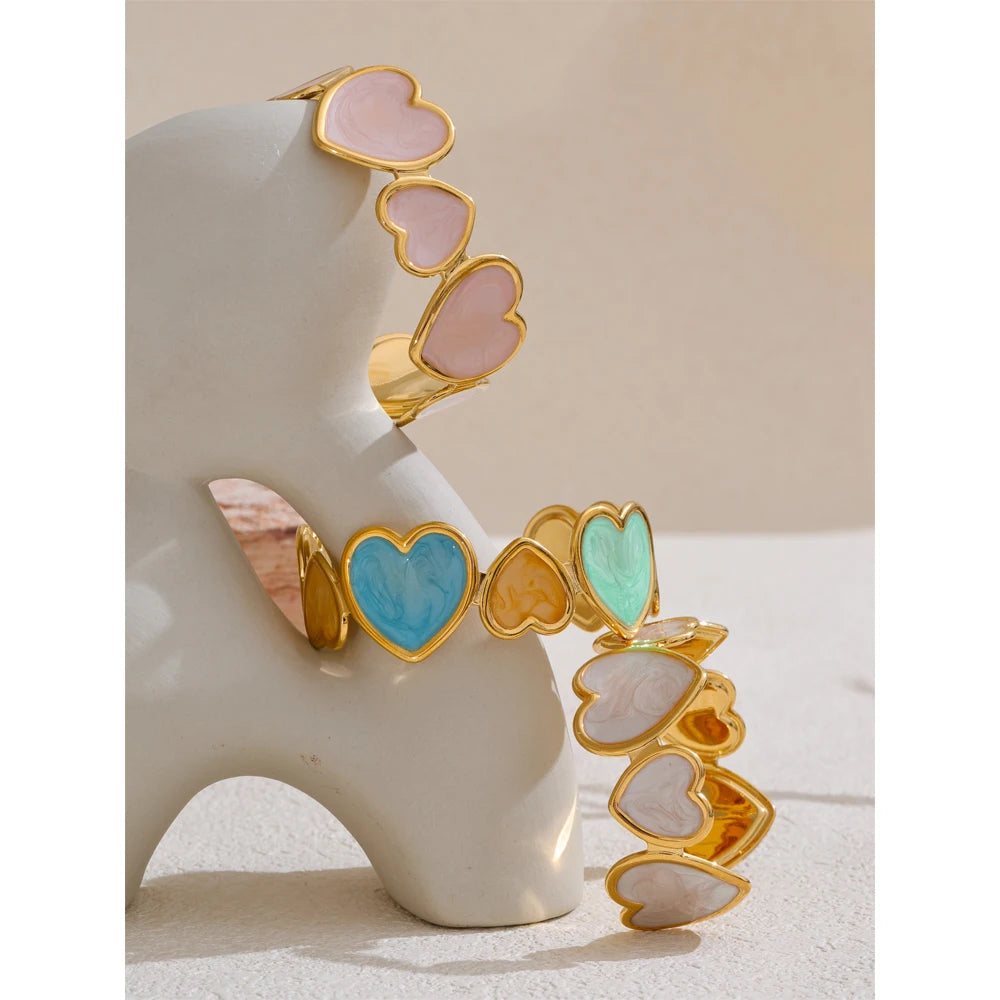 Bracciale Rigido Cuori Smaltati – Acciaio Inossidabile Dorato | 3 Varianti Colorate
