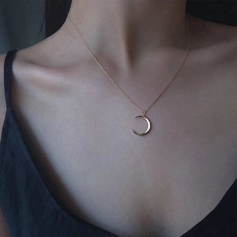 Collana “Luna Semplice” – Eleganza Stellare