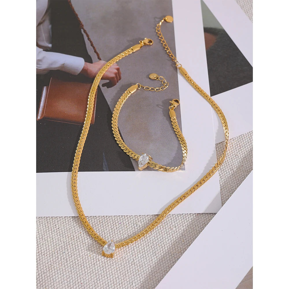 Set Eleganza Dorata – Collana e Bracciale con Zircone Luminoso