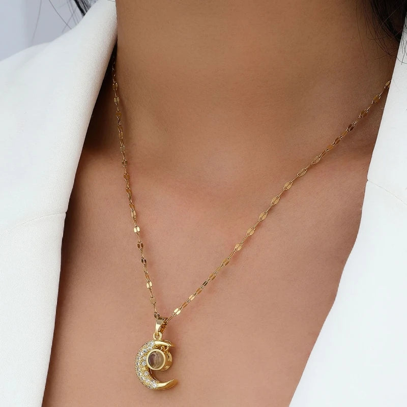 Collana Luna con Proiezione “Ti Amo” in 100 Lingue