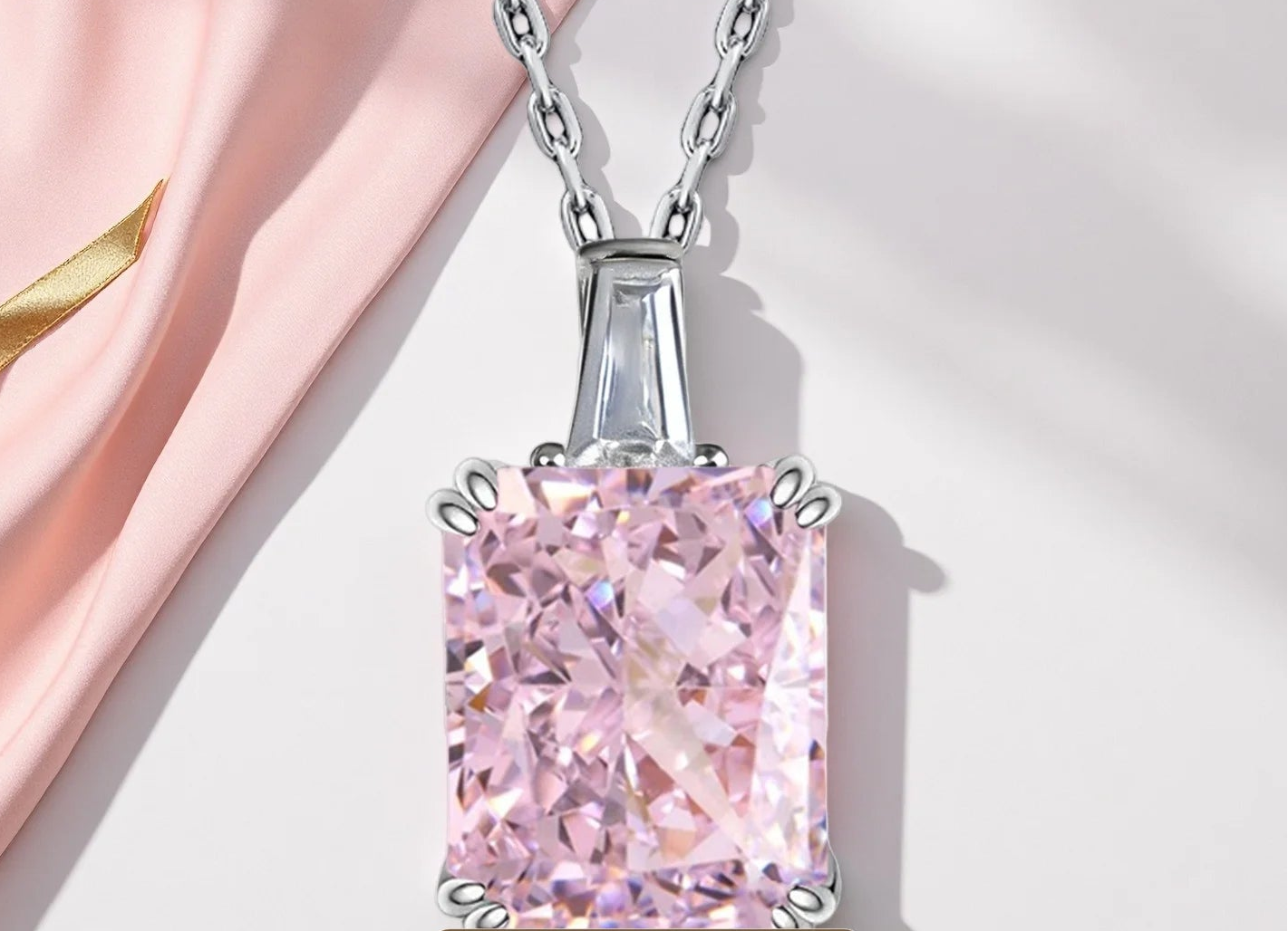 Collana “Blue Radiance” – Taglio Ghiaccio