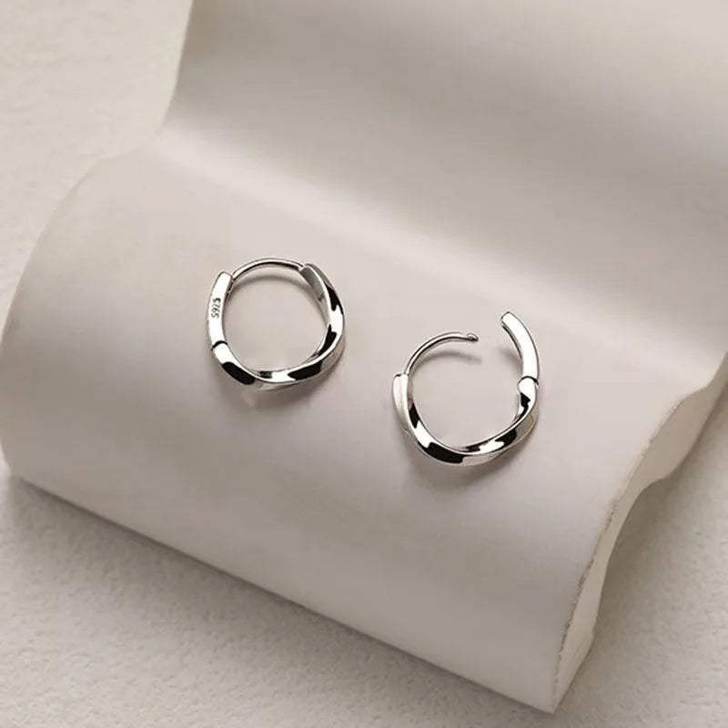 Collezione Orecchini “Cerchio Prezioso” – Eleganza Discreta per Ogni Occasione