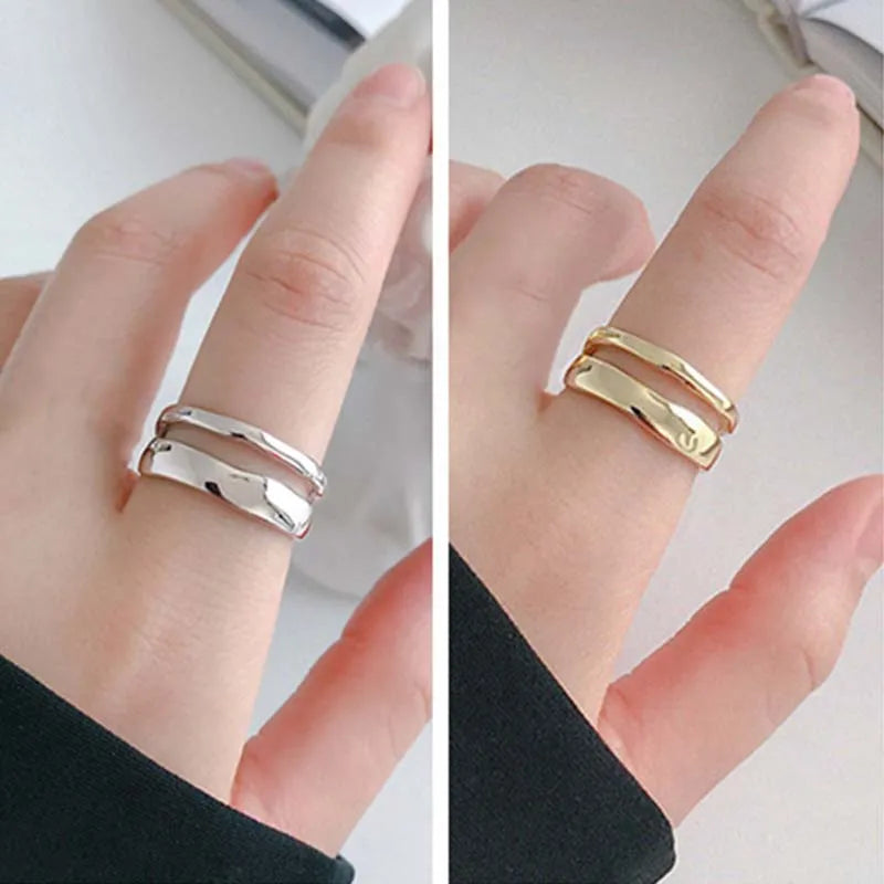 Geometrie di Luce – Anello minimalista a doppio strato color argento