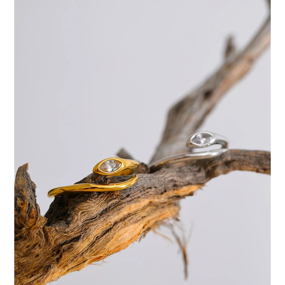 Anello “Serpent Twist” – Linee Avvolgenti