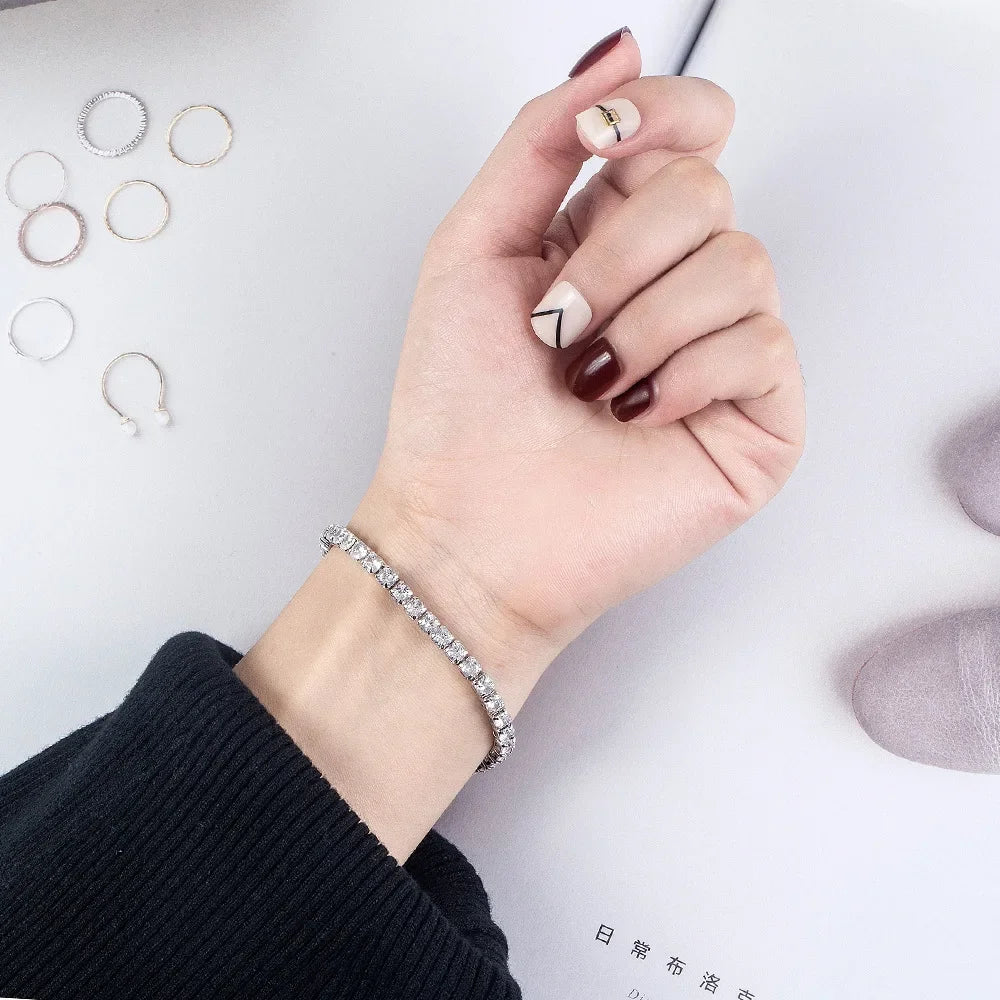 “Luce in Gioco – Bracciale Tennis d’Argento”