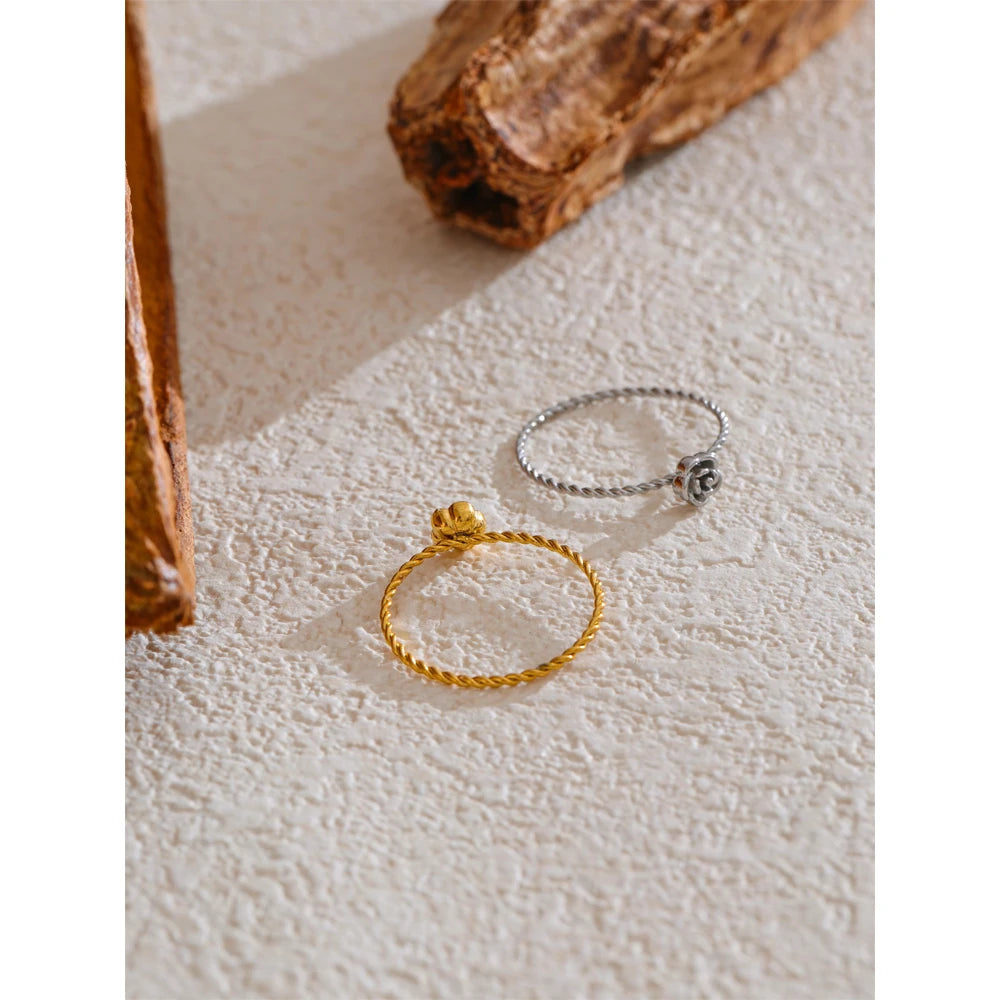 Anello con Fiore Intagliato – Acciaio Inossidabile Oro o Argento