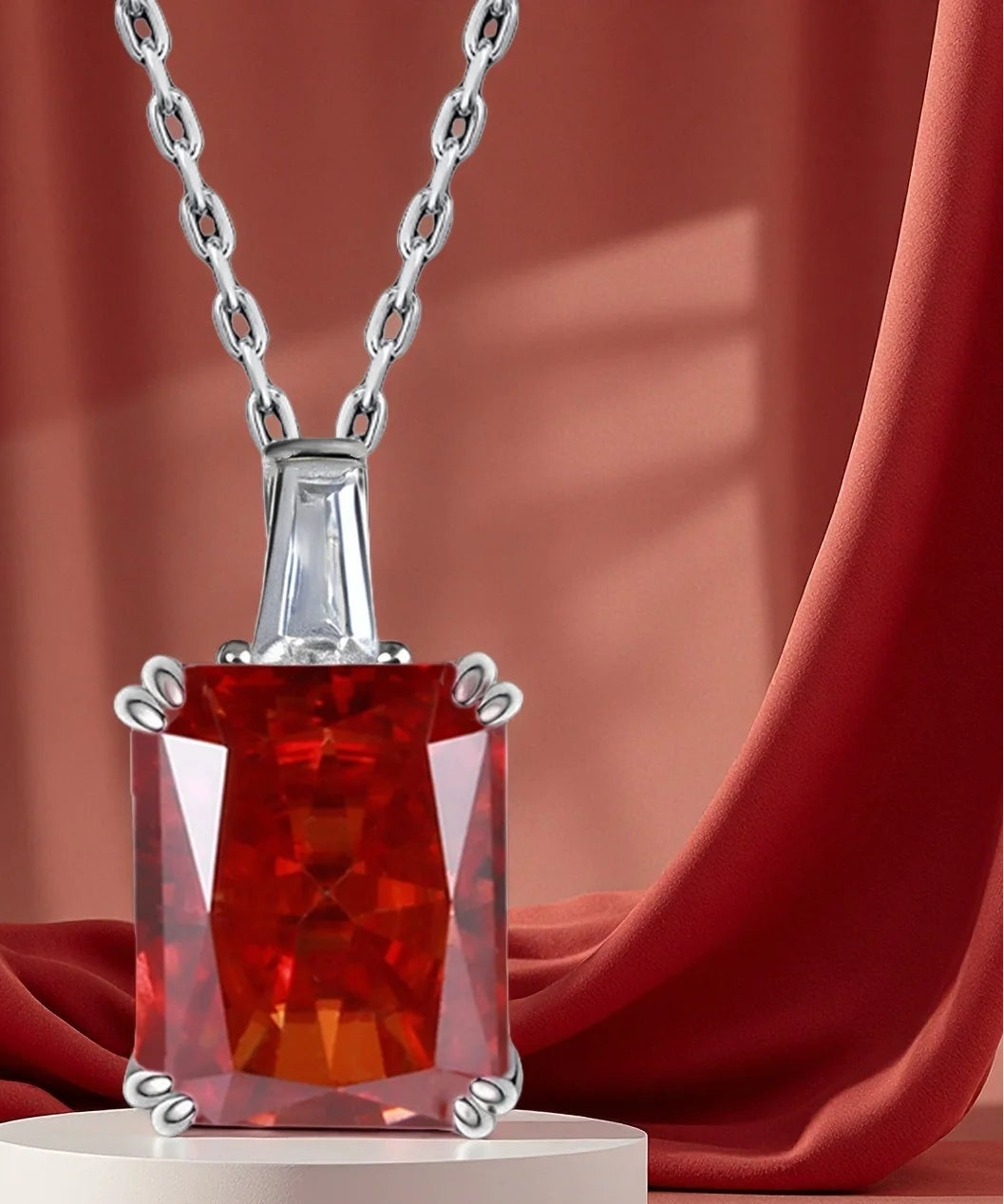 Collana “Blue Radiance” – Taglio Ghiaccio