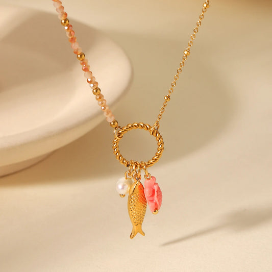 Collana Dorata con Tartaruga, Pesce e Perla Bianca – Eleganza Oceanica