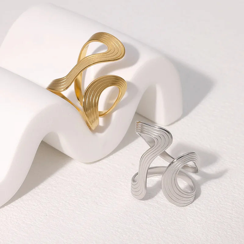 Anello Minimal Chic – Eleganza Creativa