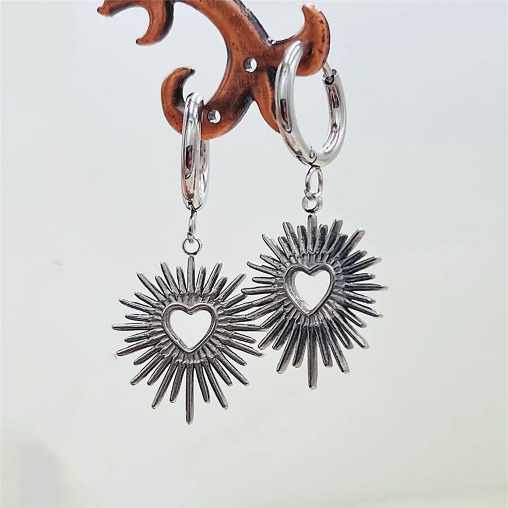 Orecchini a cerchio con cuore raggiante – Acciaio inossidabile oro o argento
