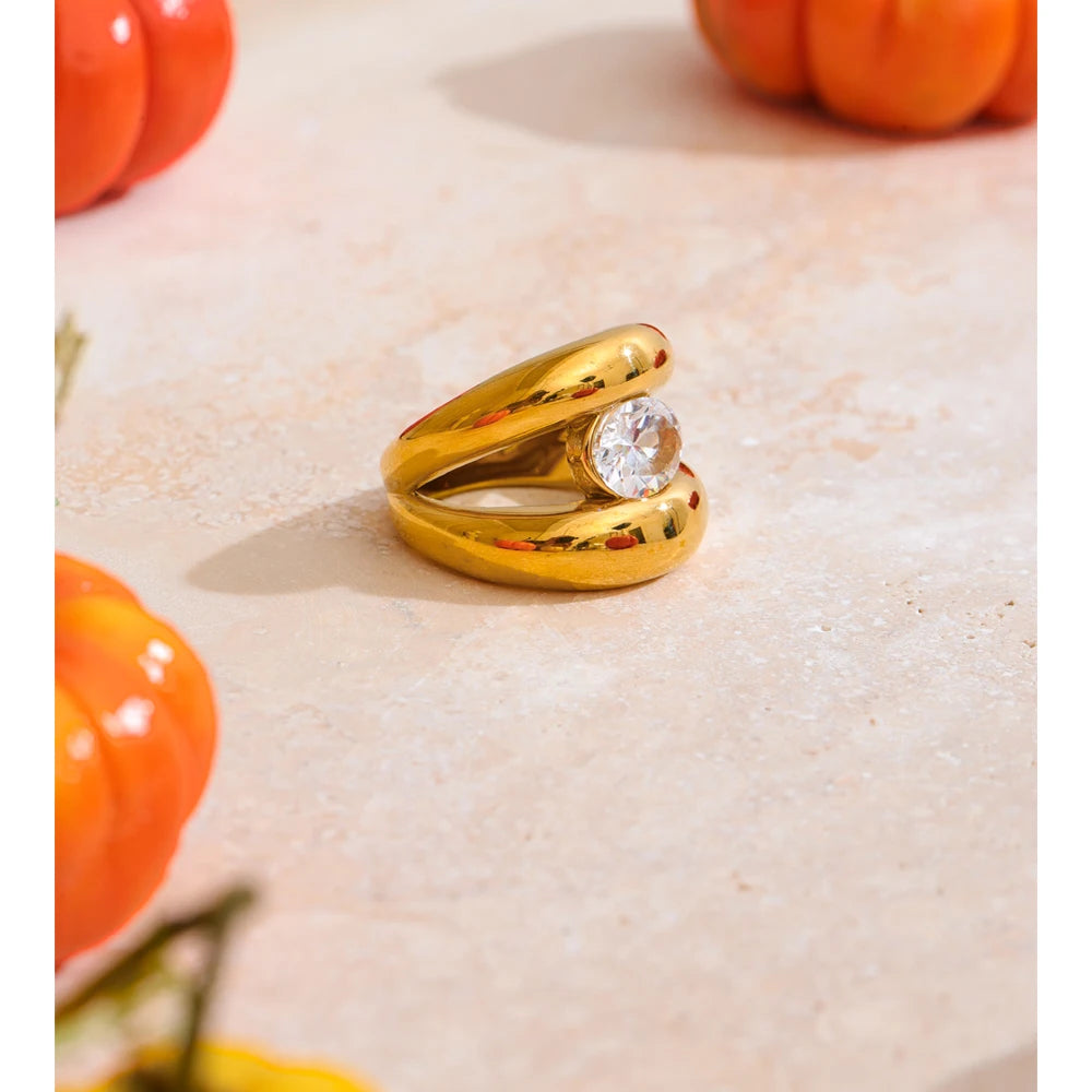 Anello Doppio Splendore – Luce Dorata e Zirconi