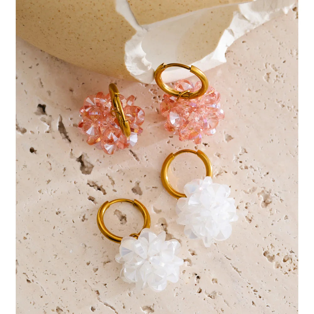 Orecchini “Crystal Bloom” – Cerchi Dorati & Sfera di Cristallo