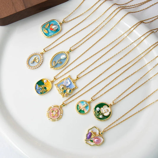 Collana con Ciondolo Smaltato Vintage – Stile Retrò Elegante