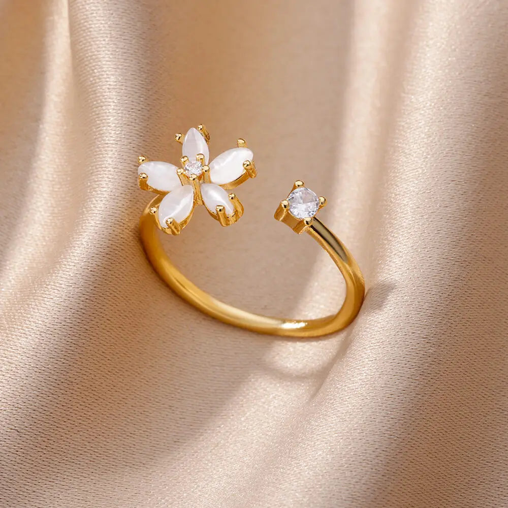 Anello Fiori d’Opale – Luci e Petali