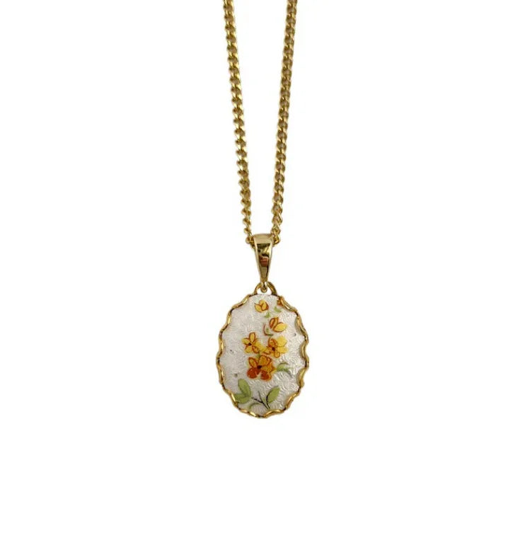 Collana con Ciondolo Fiore Dipinto – Stile Retrò Elegante